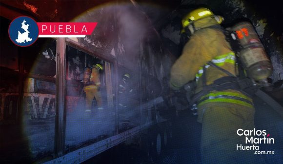 Bomberos sofocan incendio de vehículo en la colonia Real Guadalupe