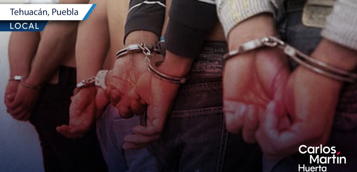 Policías municipales de Tehuacán capturan a cinco personas con más de 70 dosis de droga