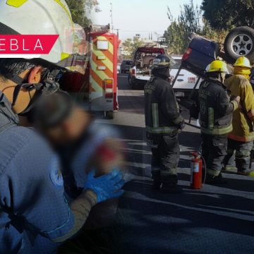 Volcadura en la lateral de la México-Puebla deja tres lesionados