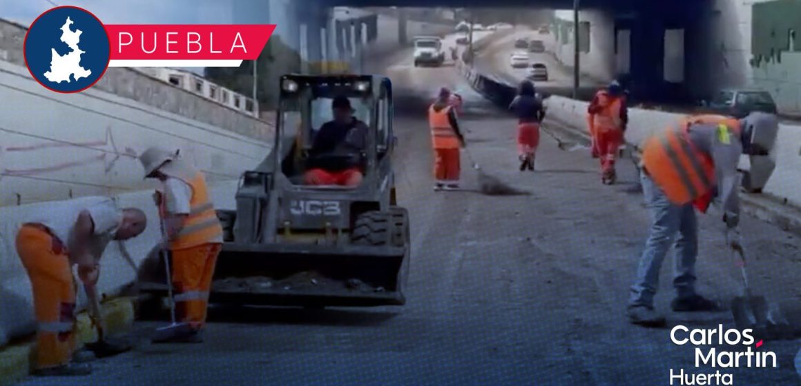 Servicio de Limpia retira toneladas de lodo en el bajo puente del bulevar 5 de Mayo