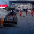 Limpieza de Puebla retira toneladas de lodo en el bajo puente del bulevar 5 de Mayo