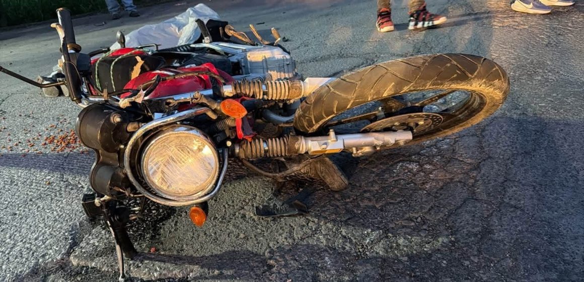 Trágico choque de motocicletas en Izúcar de Matamoros deja un muerto