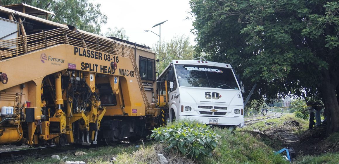 Ruta 50 involucrada en accidente con tren operaba de manera irregular: SMT