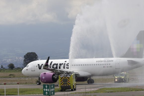 Inauguran vuelo Puebla-Los Ángeles; despega primera ruta de Volaris con 78 pasajeros