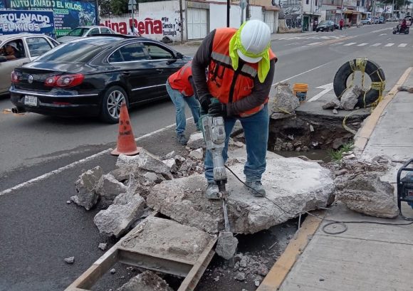Agua de Puebla rehabilita caja de válvulas en Boulevard Xonacatepec