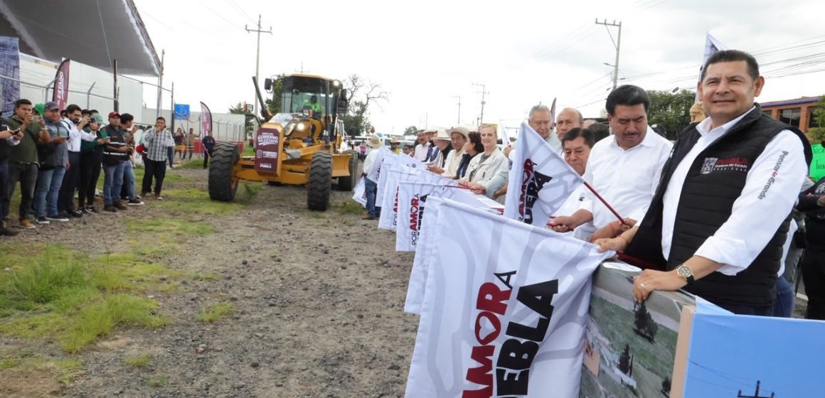 Alejandro Armenta inicia la modernización de la carretera San José Chiapa–Rafael Lara Grajales