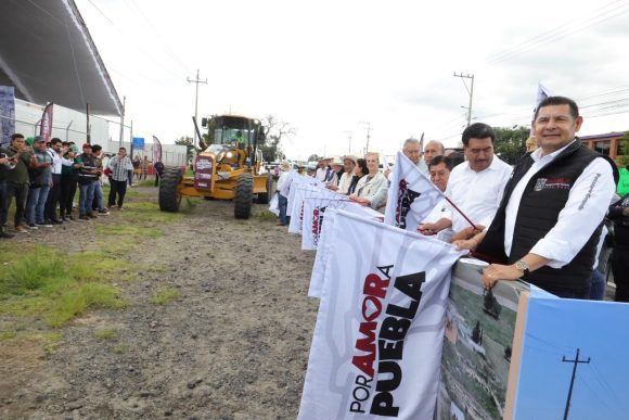 armenta Alejandro Armenta inicia la modernización de la carretera San José Chiapa–Rafael Lara Grajales