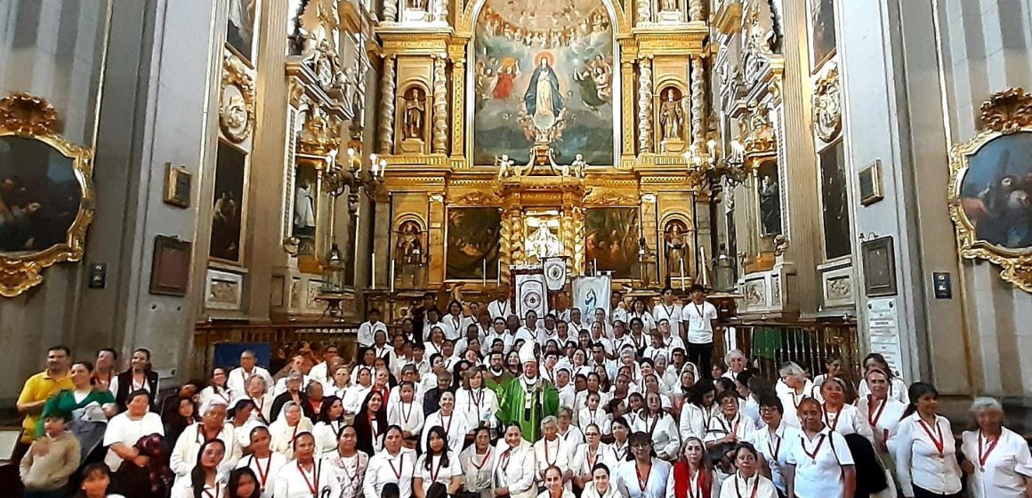 Arzobispo de Puebla celebra 50 años de sacerdocio: Un legado de fe y servicio