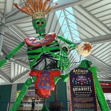 Ariadna Ayala inaugura la Catrina Futbolera de Atlixco en el AIFA rumbo al Mundial