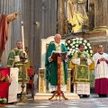 Arzobispo de Puebla felicita a los padres y llama a fortalecer la unidad familiar
