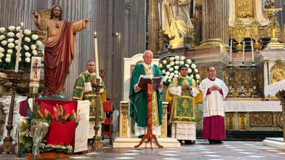 Arzobispo de Puebla felicita a los padres y llama a fortalecer la unidad familiar