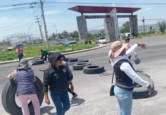 bloqueo Bloquean carretera Amozoc-Oriental por presunta venta clandestina de gas LP en San Agustín Tlaxco