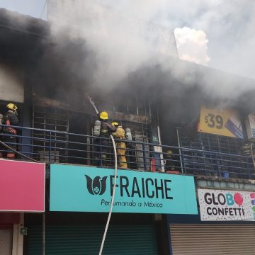 Incendio en plaza comercial de San Francisco Mayorazgo deja daños en tres locales