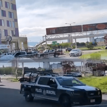 Persecución en la Vía Atlixcáyotl termina con dos detenidos