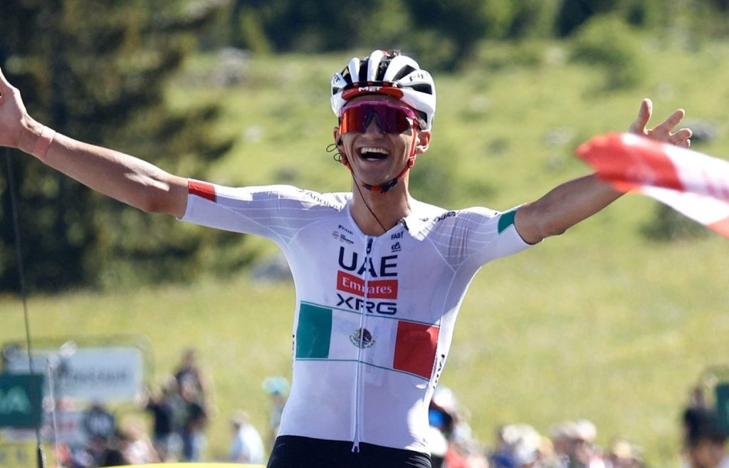 Isaac del Toro hace historia en los Alpes: Campeón del Tour de Auvernia-Ródano-Alpes 1 ciclismo2