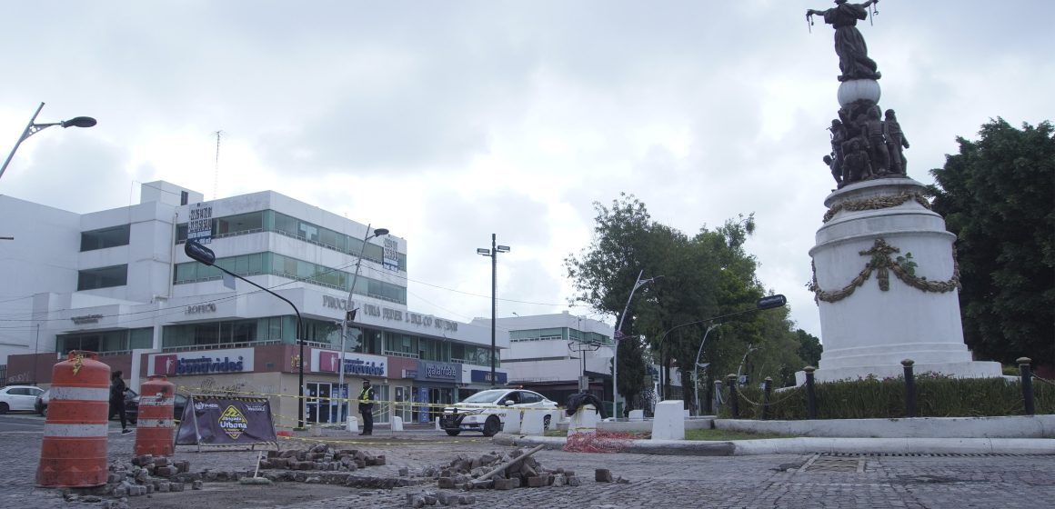 Tras lluvias, Ayuntamiento investiga garantía de obra en la Avenida Juárez