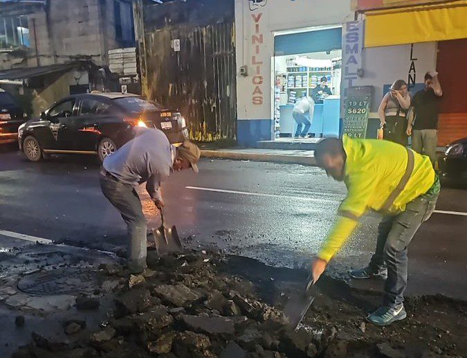 lafragua Fuertes lluvias provocan colapso de drenaje en la avenida José María Lafragua