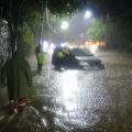Lluvias intensas y granizada colapsan vialidades en Cuajimalpa