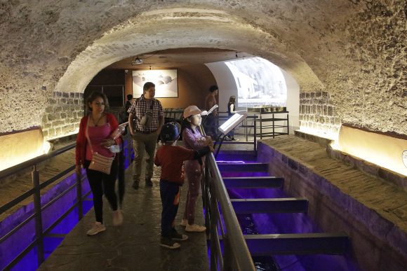 NOCHE DE MUSEOS . PUENTE DE BUBAS Cierran temporalmente el Pasaje Histórico 5 de Mayo y el Puente de Bubas por labores de limpieza