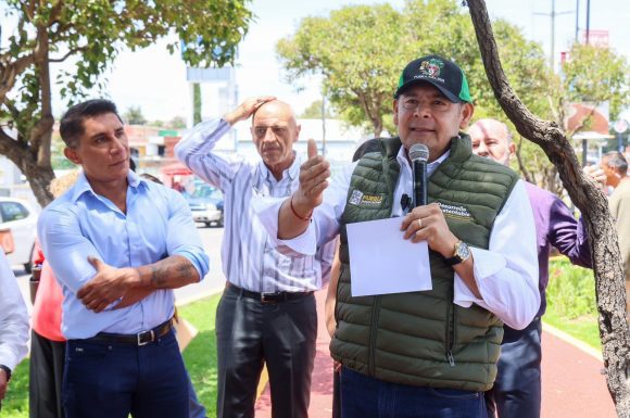Con maquinaria propia, gobierno estatal transforma vialidades en Puebla