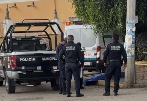 policia Hombre fallece a un costado de la iglesia de Santa Bárbara Almoloya