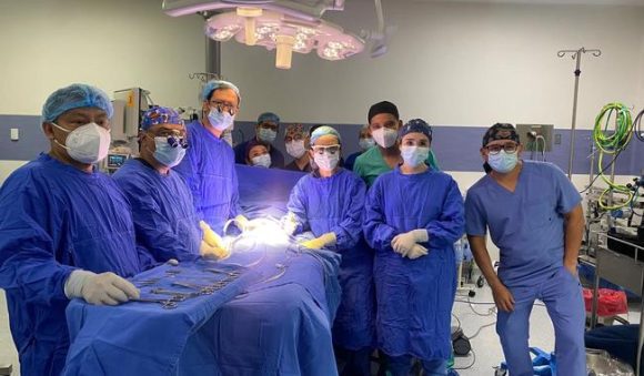 México logra histórico trasplante hepático pediátrico con cirugía robótica