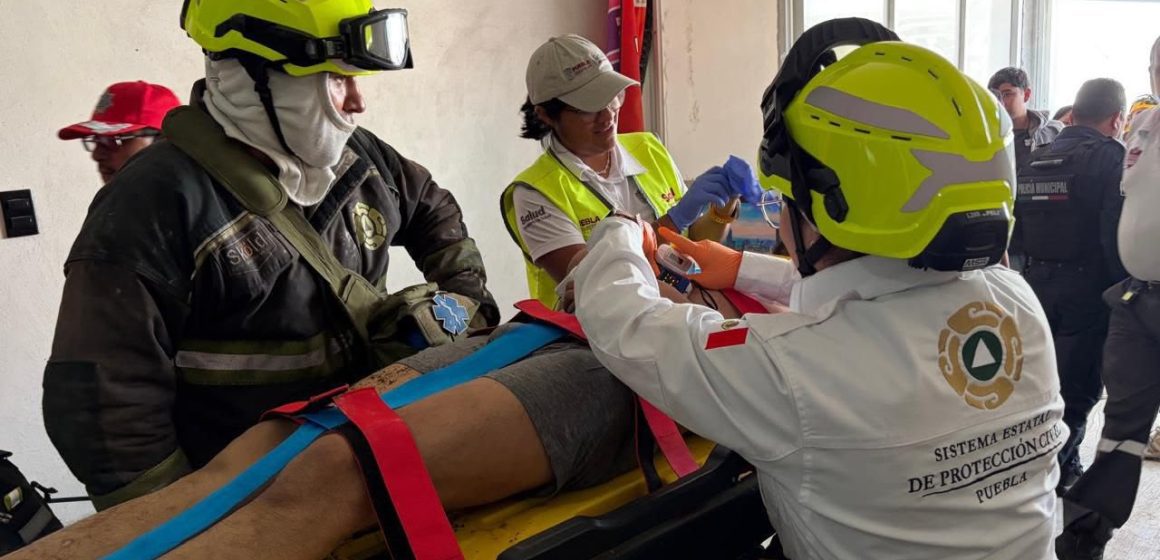 Operativo de emergencia en Cholula: Rescatan a trabajadores de un pozo de 28 metros