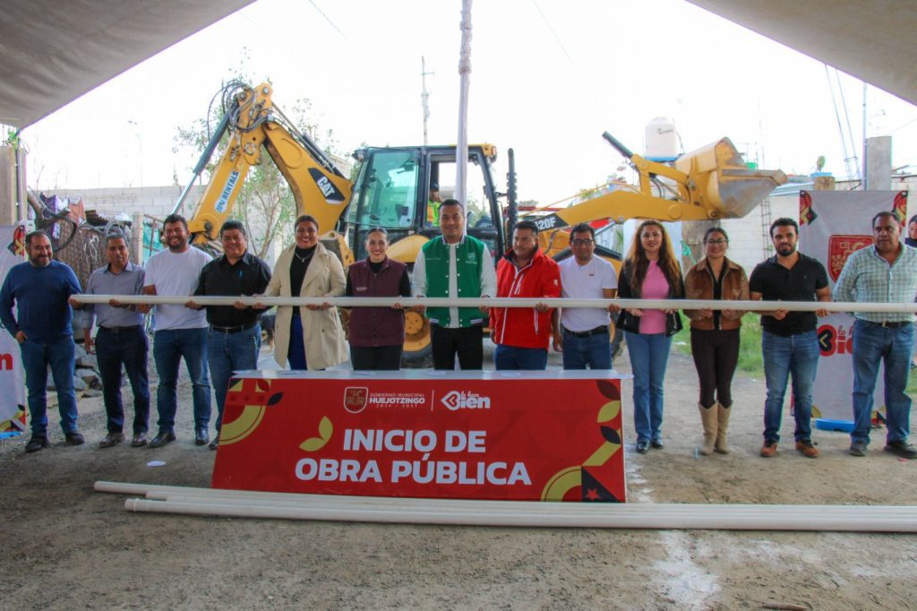 Roberto Solís cumple en la colonia Tecayehuatzin; arranca obras en red de agua potable 1 roberto solis