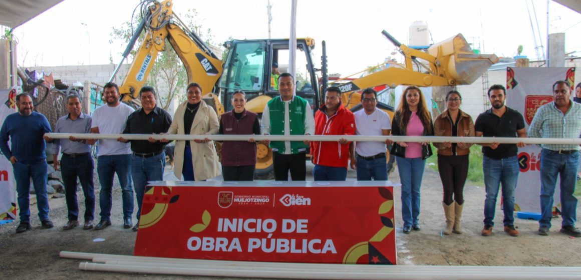 roberto solis Roberto Solís cumple en la colonia Tecayehuatzin; arranca obras en red de agua potable