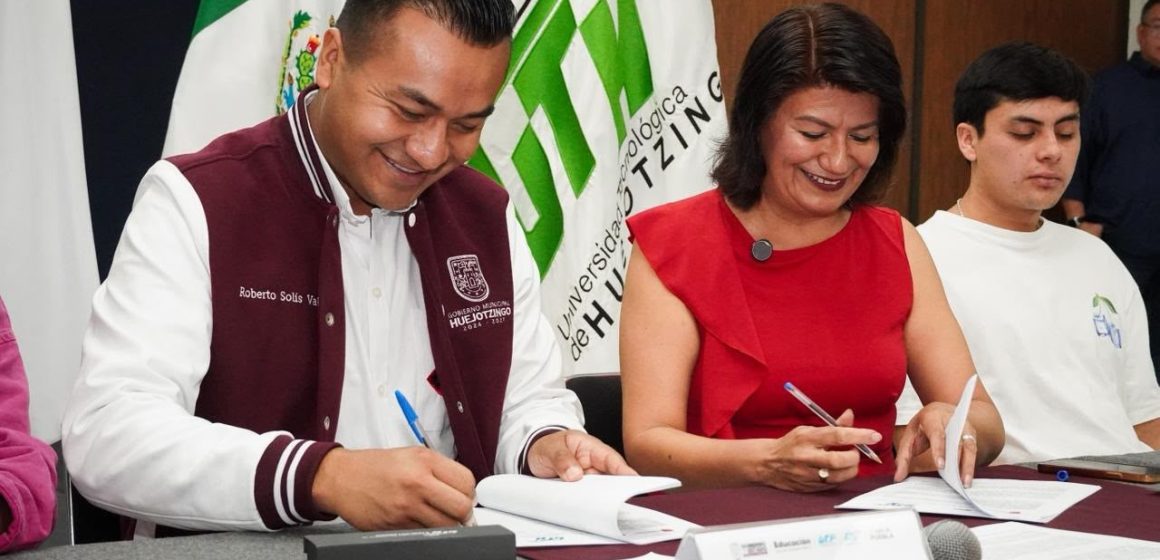 Roberto Solís garantiza la titulación de 100 jóvenes de la UTH con “Becas Creciendo Juntos”