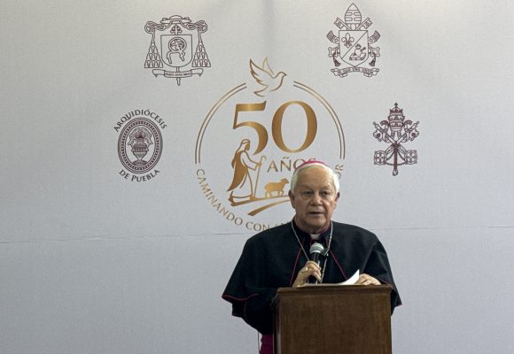 Arzobispo de Puebla conmemora 50 años de vida sacerdotal y lanza llamado a la paz