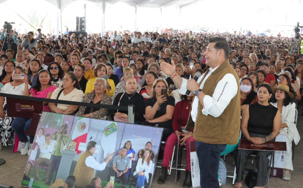 Gobierno de Puebla entrega apoyos al campo y recursos para 508 proyectos comunitarios 1 AA 1807 5 8