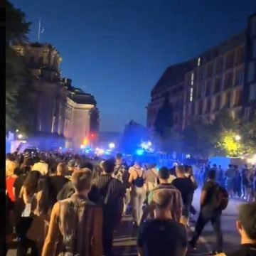 Atropellamiento masivo en el desfile LGBT+ en Berlín deja un muerto y 16 heridos