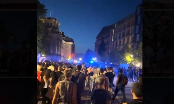 Atropellamiento masivo en el desfile LGBT+ en Berlín deja un muerto y 16 heridos