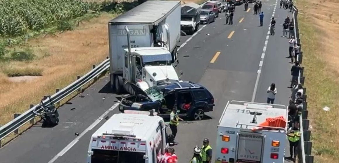 Carambola en la autopista Cuacnopalan-Oaxaca deja 9 lesionados
