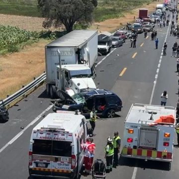 Carambola en la autopista Cuacnopalan-Oaxaca deja 9 lesionados