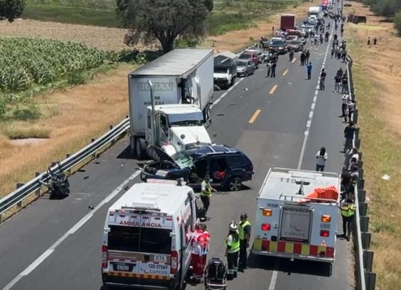 Carambola en la autopista Cuacnopalan-Oaxaca deja 9 lesionados