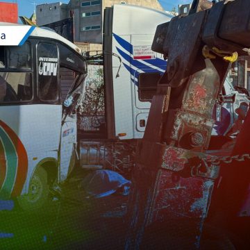 Choque transporte y tráiler Amozoc Choque entre autobús y tráiler deja una mujer muerta y cuatro heridos en Amozoc