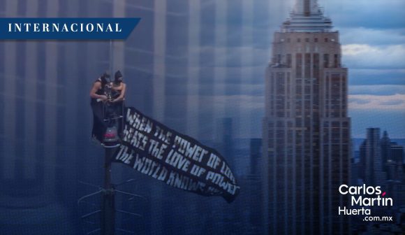 Detienen a pareja tras escalar la antena del Empire State Building Detienen a pareja tras escalar la antena del Empire State Building