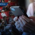 Francia prohíbe el uso de redes sociales a menores de 15 años