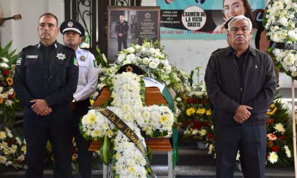 Rinden homenaje y último pase de lista al subdirector de la policía de Ocoyucan