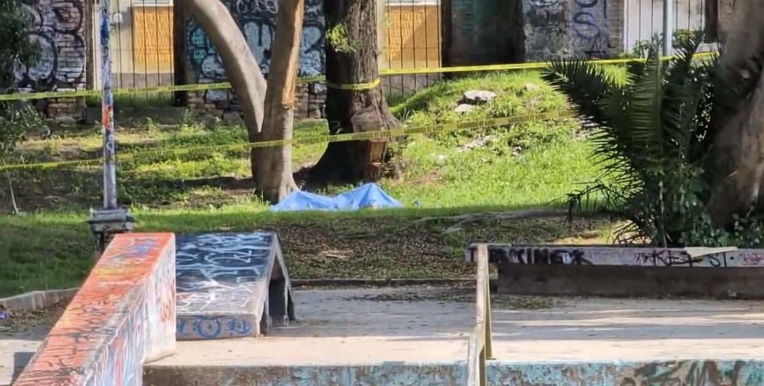 Hallan a hombre sin vida y con golpes en la cabeza en el Parque Skate de Xonaca