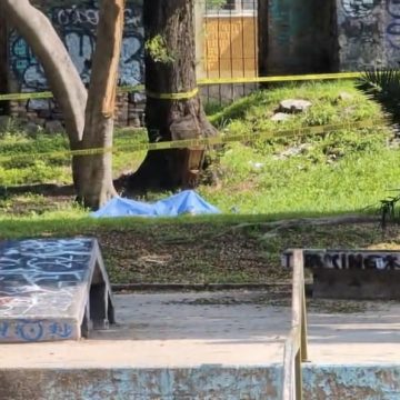 Hallan a hombre sin vida y con golpes en la cabeza en el Parque Skate de Xonaca