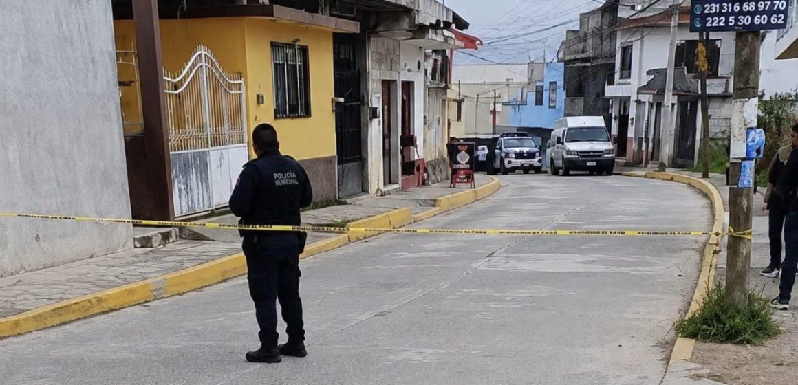 Hombre muere apuñalado en Tlatlauquitepec; su esposa es la principal sospechosa
