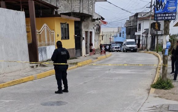 Hombre muere apuñalado en Tlatlauquitepec; su esposa es la principal sospechosa