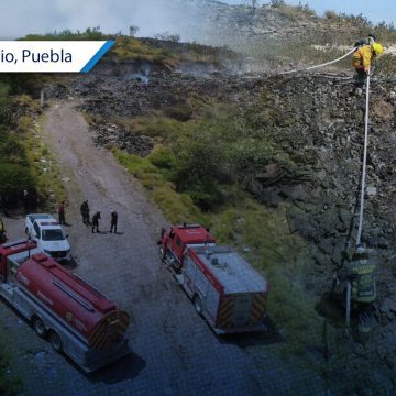 Reportan 60% de control en incendio del relleno sanitario de Acatlán de Osorio