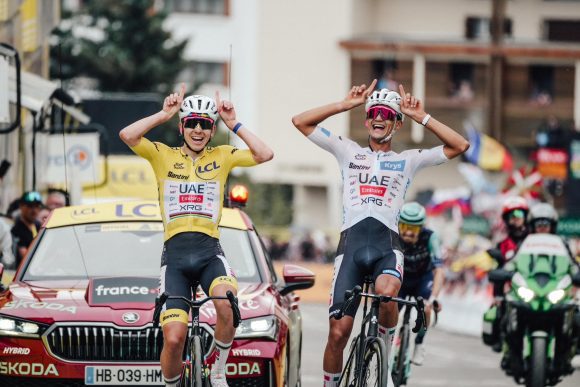 Isaac del Toro - Tour de Francia Isaac del Toro acaricia el podio del Tour de Francia y amarra el maillot blanco