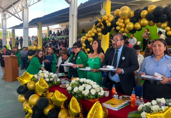 Norma Pimentel - graduación CENDI Diputada Norma Pimentel refrenda apoyo a la educación en Puebla
