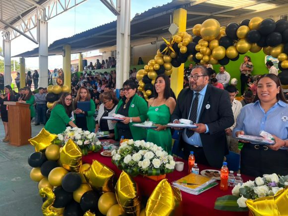 Norma Pimentel - graduación CENDI Diputada Norma Pimentel refrenda apoyo a la educación en Puebla