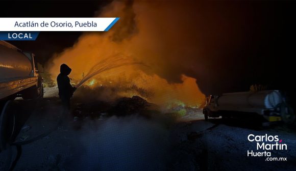 Incendio consume hasta 10 hectáreas del basurero de Acatlán